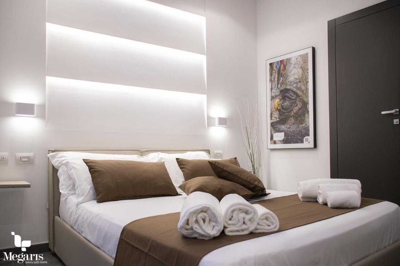 Couette-café Megaris Luxury *